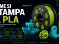 Bobina di filamento PLA, la guida tecnica per stampare questo materiale versatile. Include un modello di barca, ingranaggi e un supporto, con indicazioni su temperatura e applicazioni.