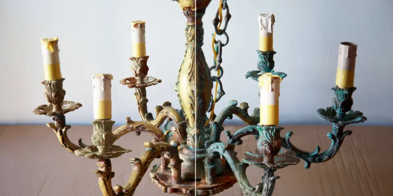 Prima e dopo: un lampadario in ottone con candele finte, mostra come pulire l'ottone con il bicarbonato per rimuovere l'ossidazione.