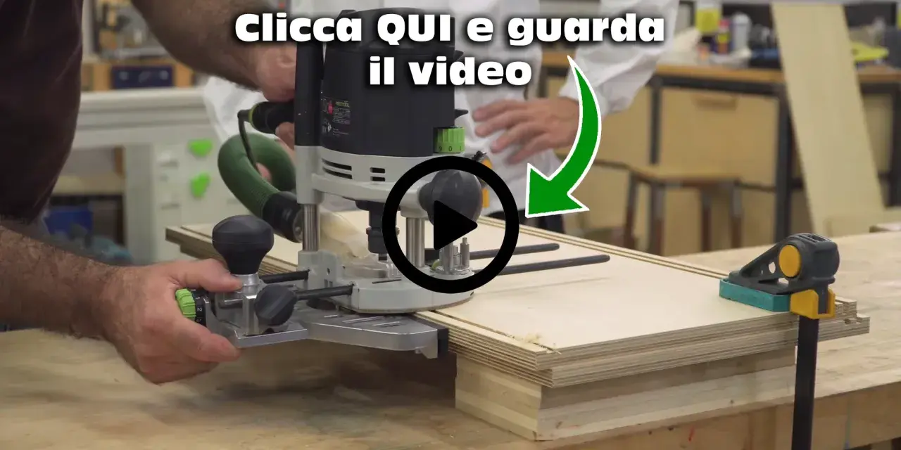 Creazione di una scanalatura nel legno senza fresa, con un utensile che guida il taglio.
