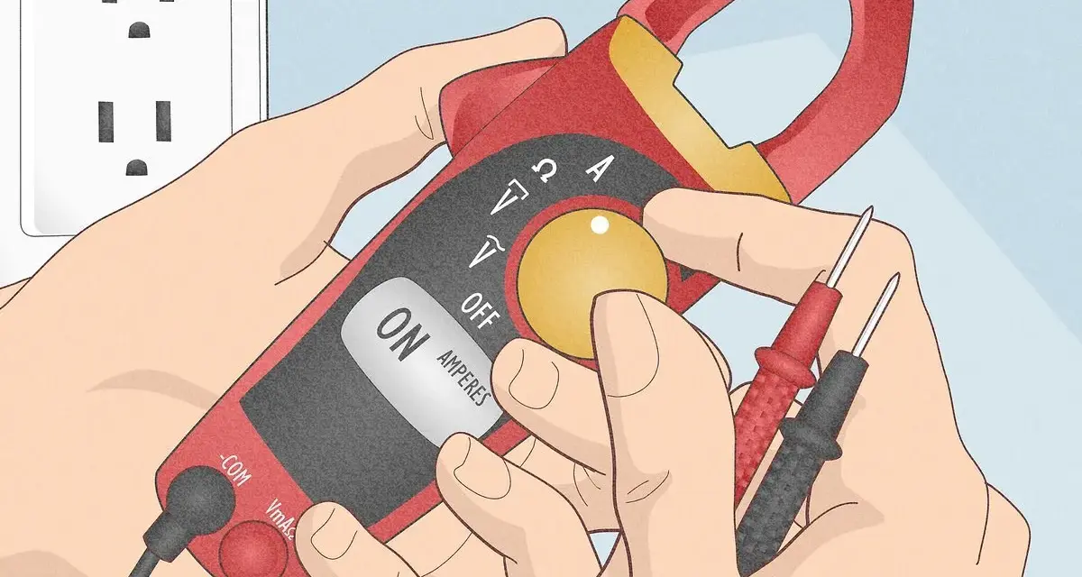 Mani che impostano un tester per misurare la corrente. Il selettore è su "AMPERES" per imparare come misurare la corrente con il tester.