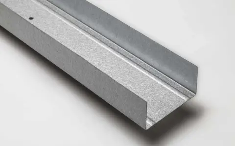 Profilo metallico per cartongesso, ideale per creare strutture resistenti. Utile per fissaggi con punte trapano cartongesso.