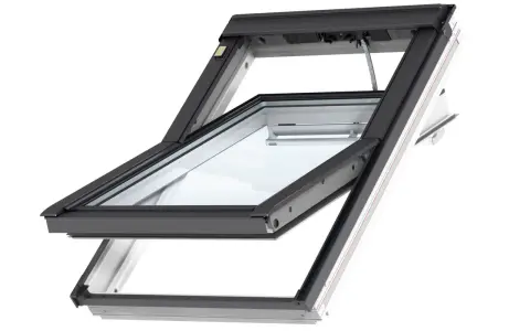 Tetto a falda con apertura parziale, il velux elettrico non si apre completamente. Meccanismo visibile.