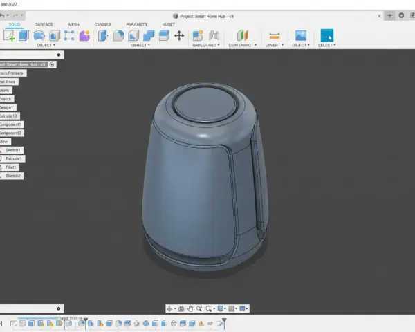 Modellazione di un hub domestico intelligente in Fusion 360. Il progetto mostra un oggetto cilindrico con dettagli curvi.