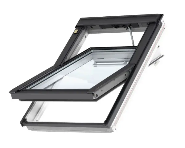 Tetto a falda con apertura parziale, il velux elettrico non si apre completamente. Meccanismo visibile.