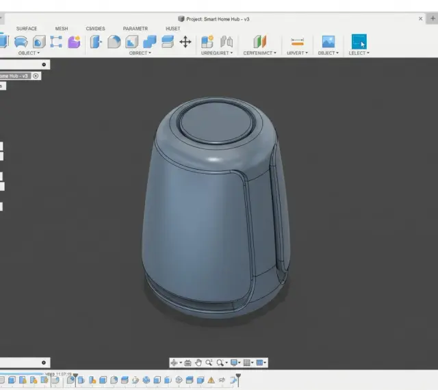 Modellazione di un hub domestico intelligente in Fusion 360. Il progetto mostra un oggetto cilindrico con dettagli curvi.