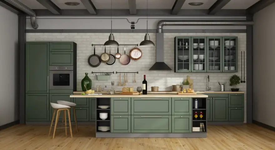 Cucina moderna con ante verdi, ideale per chi vuole rinnovare le ante della cucina con stile industriale.
