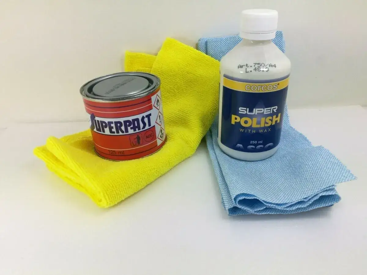 Kit per lucidare: pasta abrasiva Superpast, Super Polish con cera e panni in microfibra. Ideale per imparare come passare la pasta abrasiva.