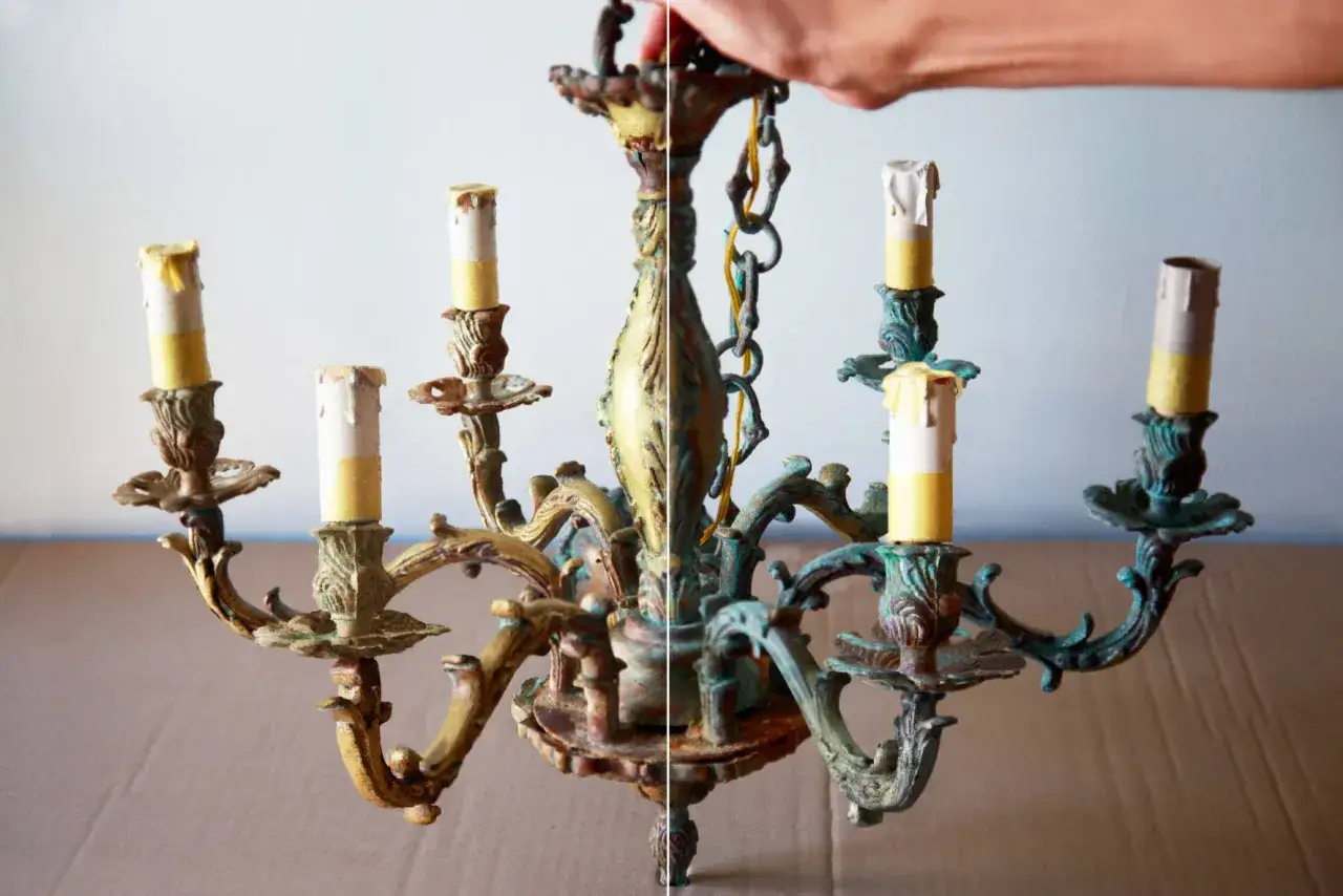 Prima e dopo: un lampadario in ottone con candele finte, reso splendente con il bicarbonato.